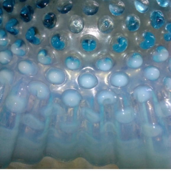 Fenton Hobnail Blue Opalescent Ruffled Edge Glass Vase - Picture 4 of 5